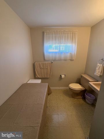 11 GRAND AVE, Trenton, NJ 08620