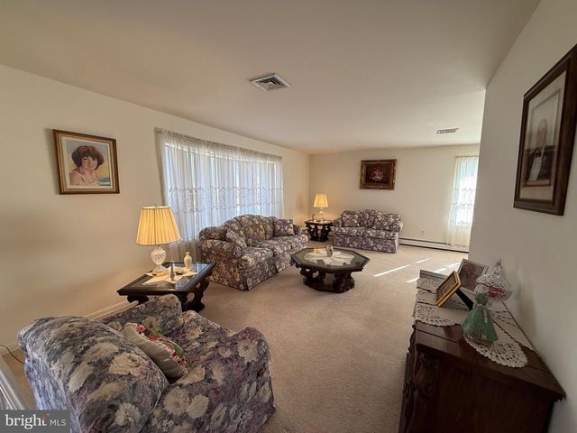 11 GRAND AVE, Trenton, NJ 08620