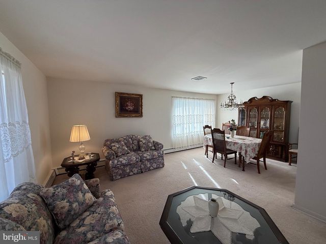 11 GRAND AVE, Trenton, NJ 08620