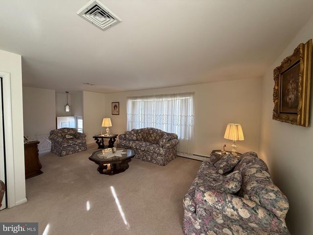 11 GRAND AVE, Trenton, NJ 08620