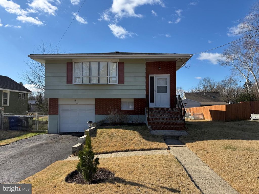 11 GRAND AVE, Trenton, NJ 08620