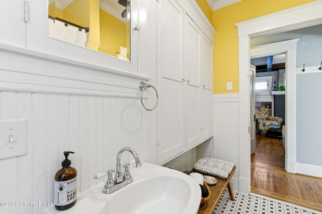 1619 Edgeland Ave, Louisville, KY 40204