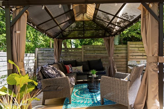 1619 Edgeland Ave, Louisville, KY 40204