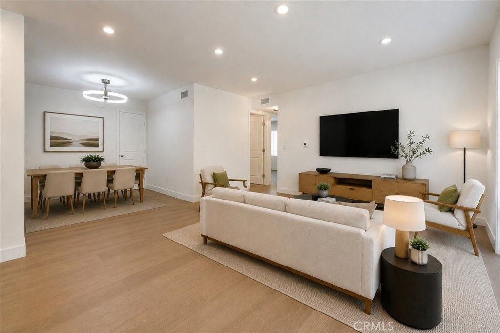 Image 10 of property listing at 21203 Trumpet Drive 102, Newhall, CA 91321