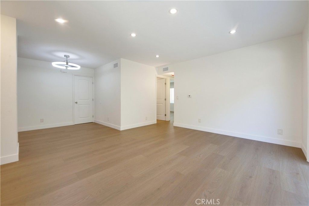 Image 11 of property listing at 21203 Trumpet Drive 102, Newhall, CA 91321