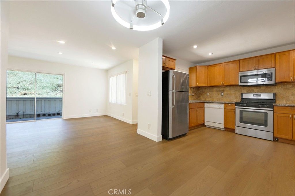 Image 12 of property listing at 21203 Trumpet Drive 102, Newhall, CA 91321