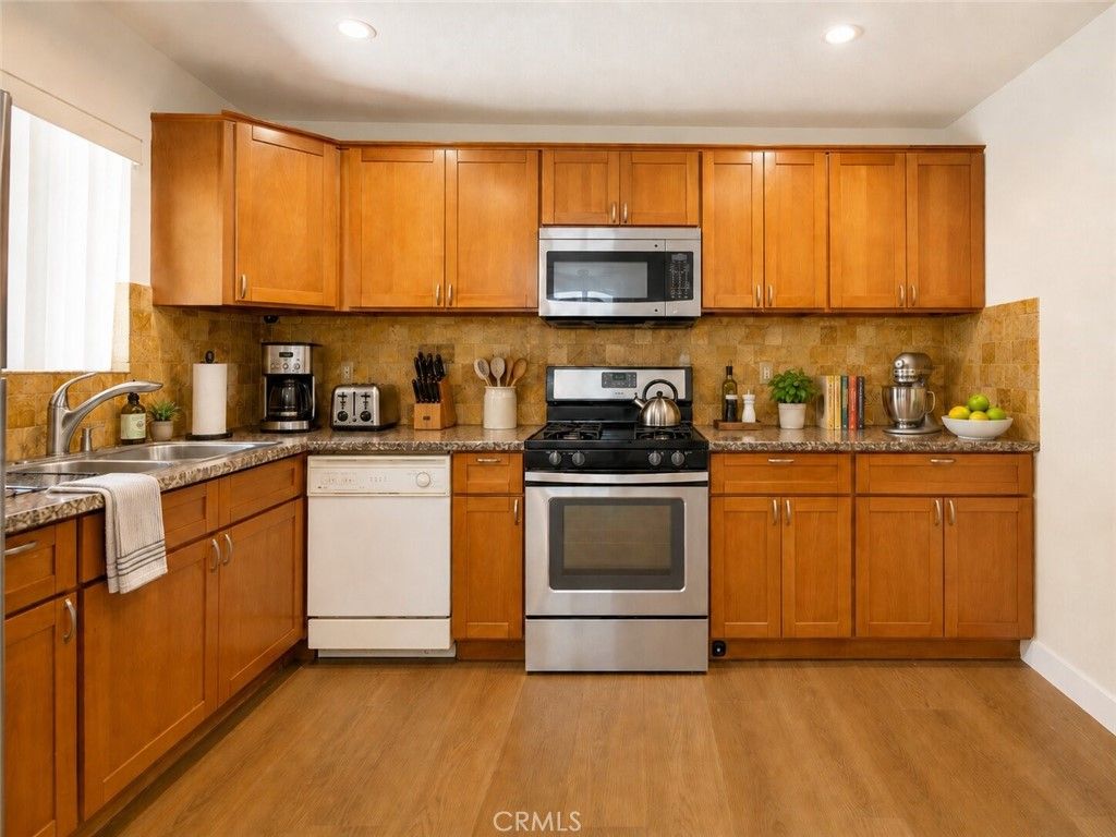 Image 13 of property listing at 21203 Trumpet Drive 102, Newhall, CA 91321