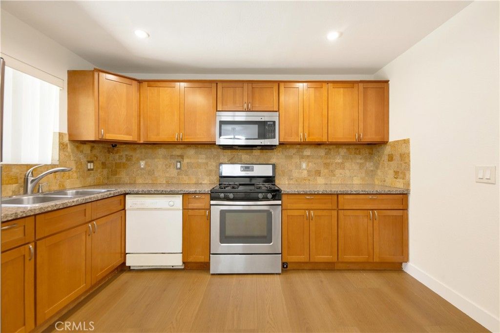 Image 14 of property listing at 21203 Trumpet Drive 102, Newhall, CA 91321