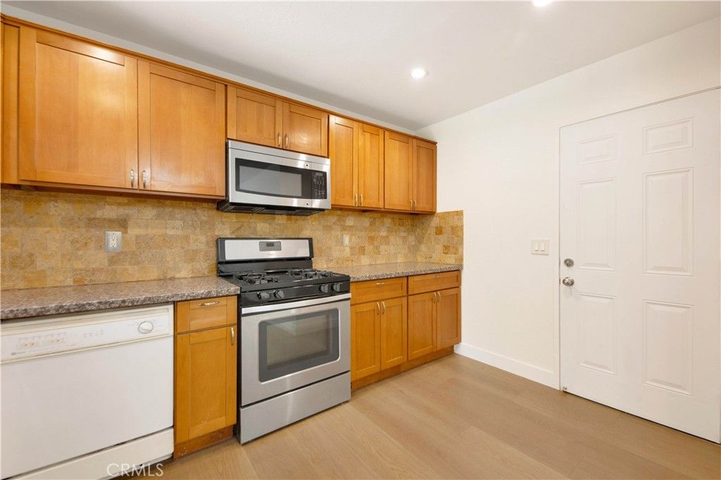 Image 15 of property listing at 21203 Trumpet Drive 102, Newhall, CA 91321