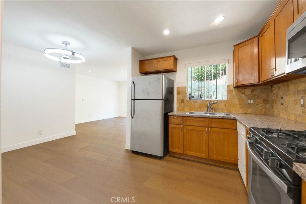 Image 16 of property listing at 21203 Trumpet Drive 102, Newhall, CA 91321