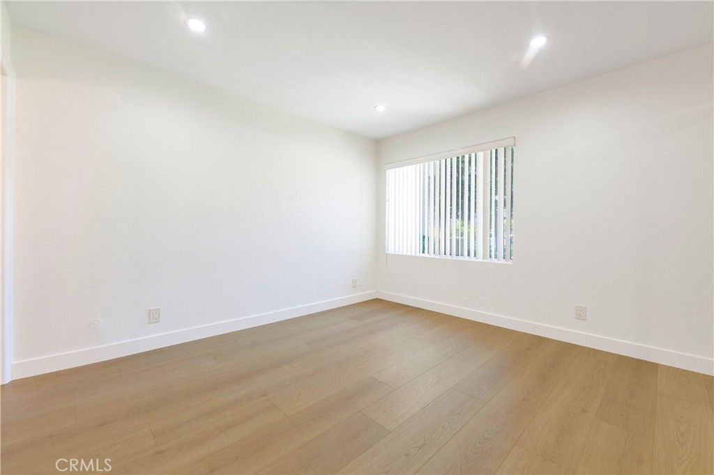 Image 18 of property listing at 21203 Trumpet Drive 102, Newhall, CA 91321