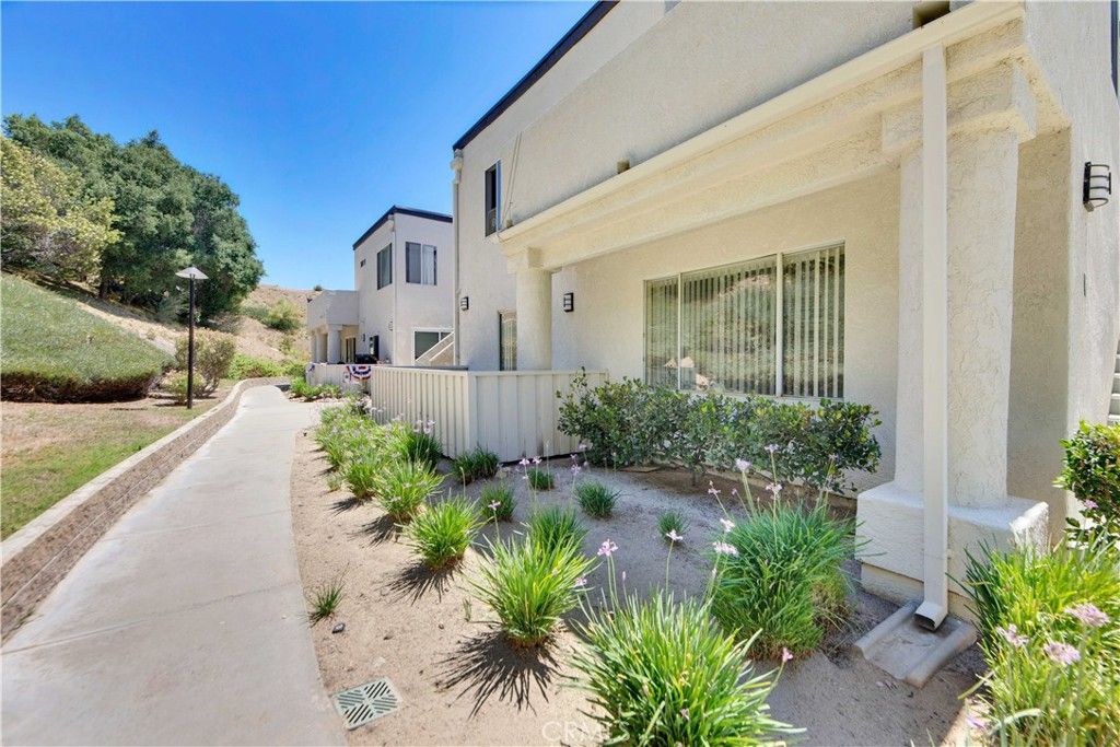Image 2 of property listing at 21203 Trumpet Drive 102, Newhall, CA 91321