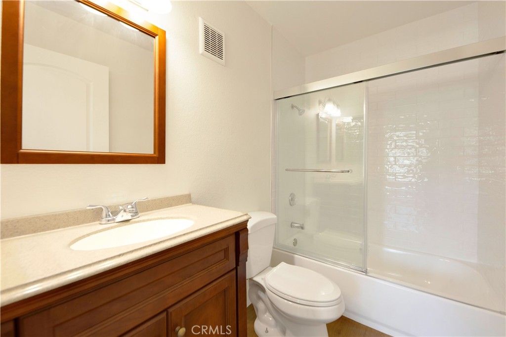 Image 20 of property listing at 21203 Trumpet Drive 102, Newhall, CA 91321