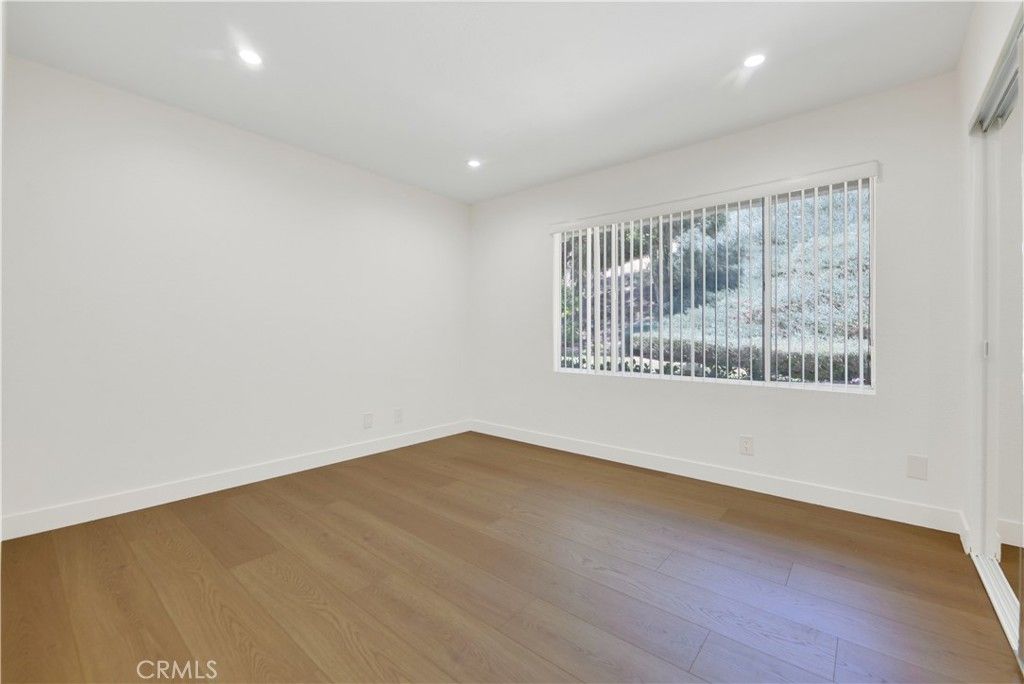 Image 21 of property listing at 21203 Trumpet Drive 102, Newhall, CA 91321