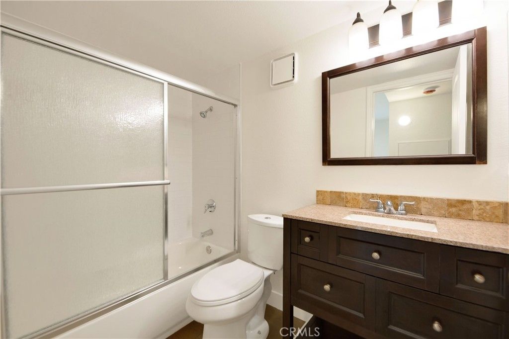 Image 23 of property listing at 21203 Trumpet Drive 102, Newhall, CA 91321
