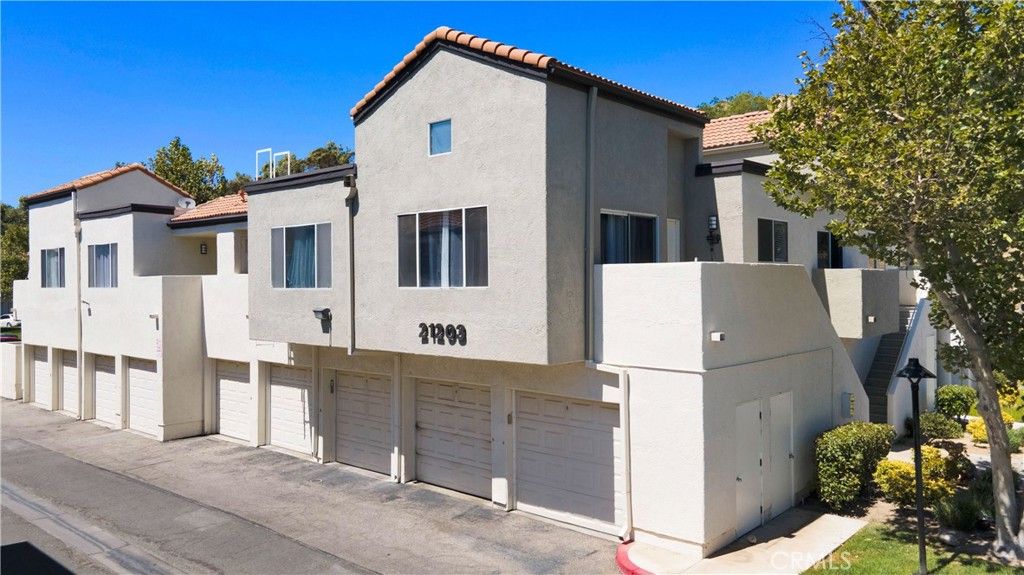 Image 24 of property listing at 21203 Trumpet Drive 102, Newhall, CA 91321