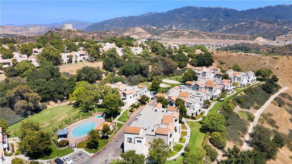 Image 30 of property listing at 21203 Trumpet Drive 102, Newhall, CA 91321
