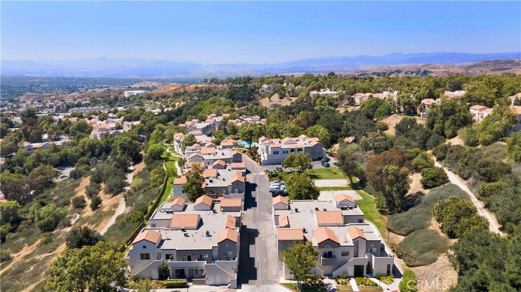 Image 33 of property listing at 21203 Trumpet Drive 102, Newhall, CA 91321