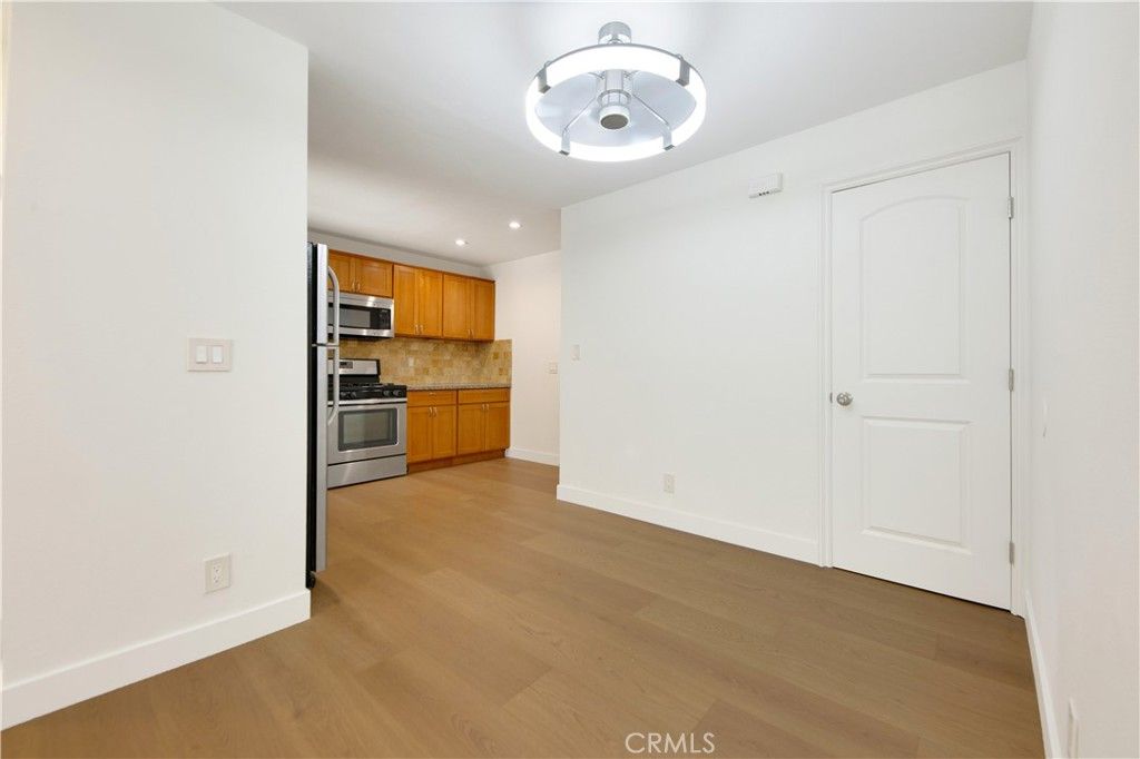 Image 9 of property listing at 21203 Trumpet Drive 102, Newhall, CA 91321