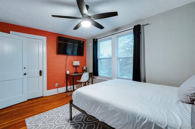 2240 BIDDLE Avenue, Wyandotte, MI 48192