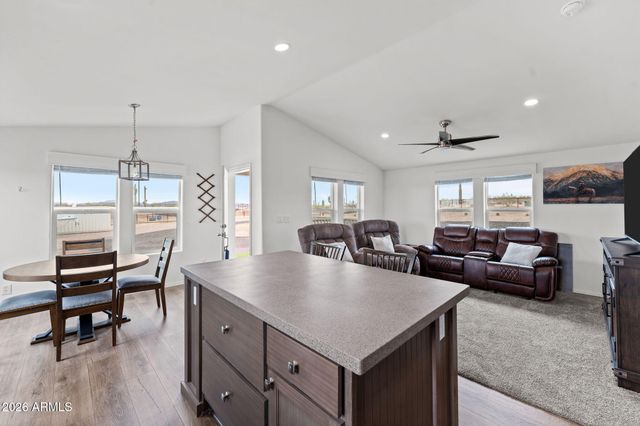 41711 N US HWY 60 --, Morristown, AZ 85342