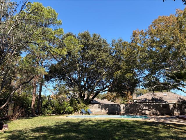 1602 Big Lake Drive, Houston, TX 77077