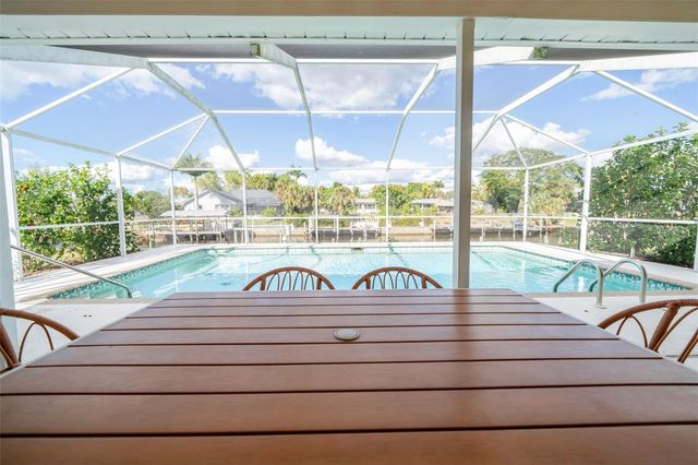 1433 SE 28TH TERRACE, Cape Coral, FL 33904