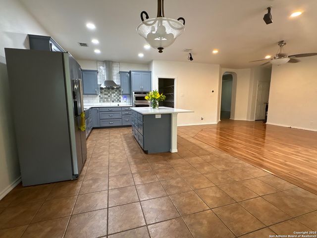 101 YEAGER CIR, Cibolo, TX 78108