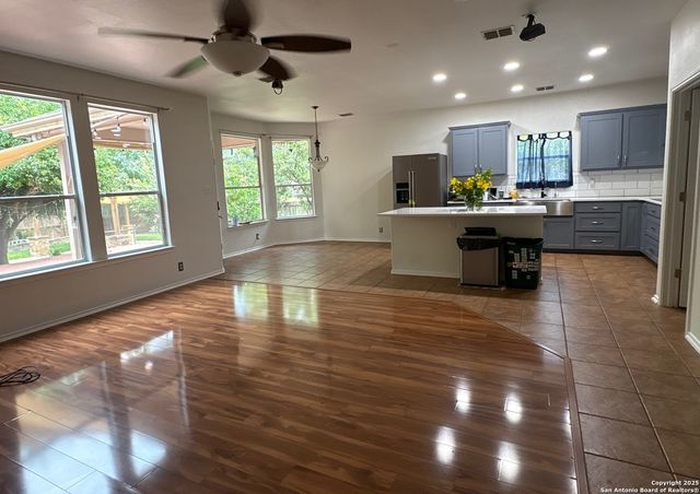 101 YEAGER CIR, Cibolo, TX 78108