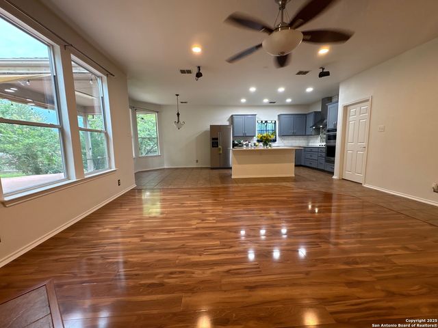 101 YEAGER CIR, Cibolo, TX 78108