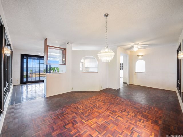12 Lumahai Street, Honolulu, HI 96825