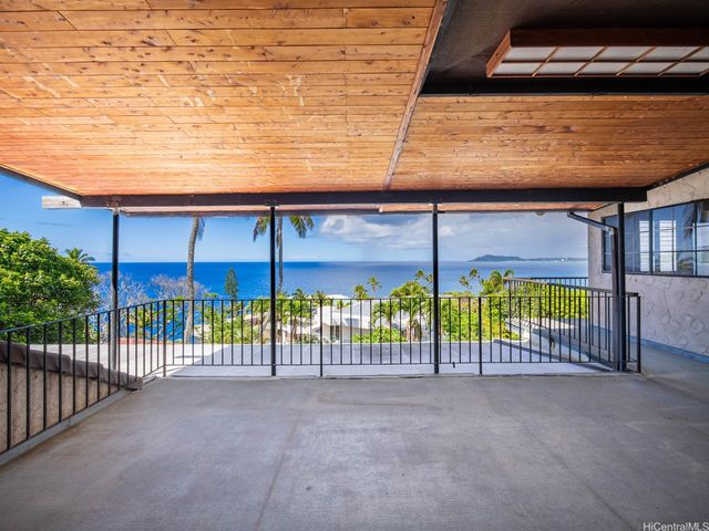 12 Lumahai Street, Honolulu, HI 96825