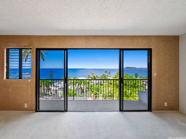 12 Lumahai Street, Honolulu, HI 96825