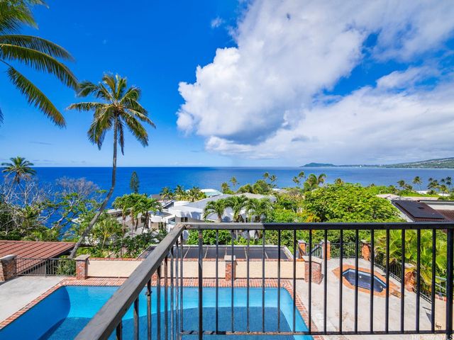 12 Lumahai Street, Honolulu, HI 96825