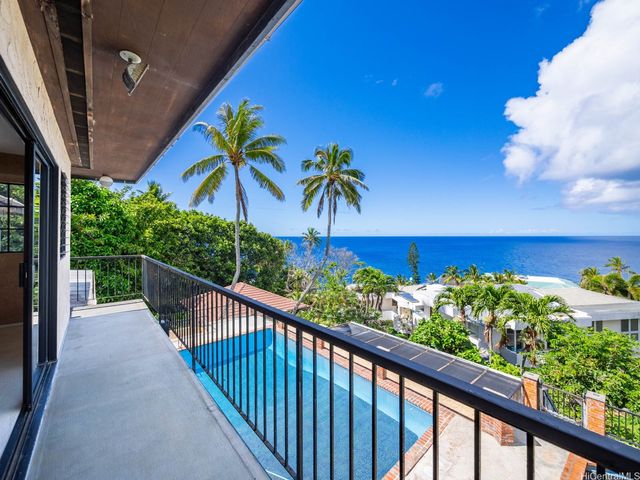 12 Lumahai Street, Honolulu, HI 96825