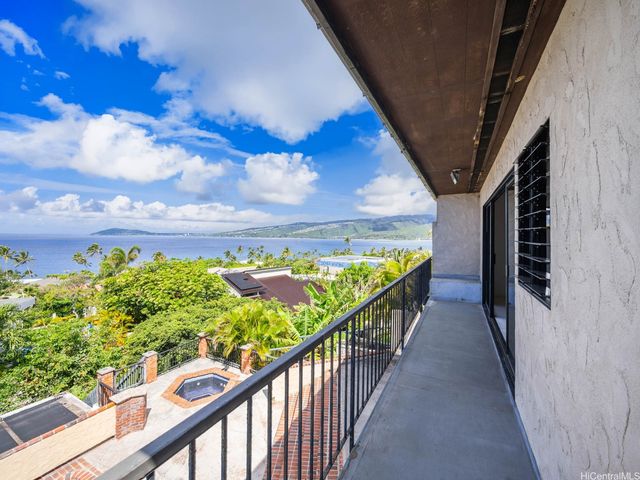 12 Lumahai Street, Honolulu, HI 96825