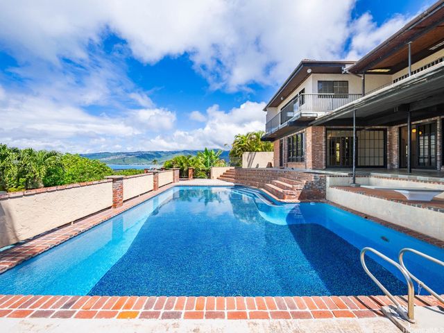 12 Lumahai Street, Honolulu, HI 96825
