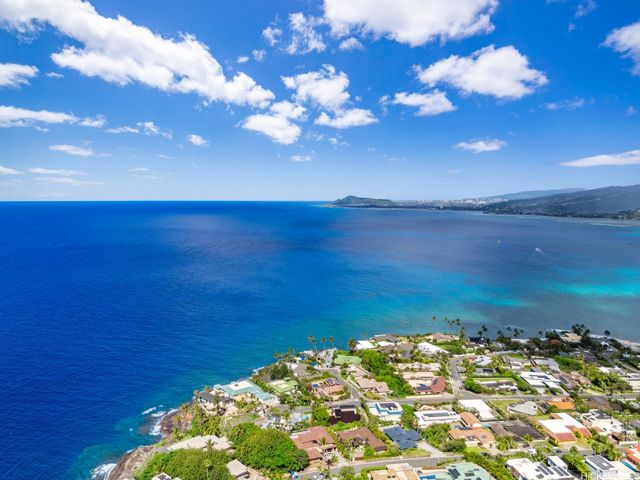 12 Lumahai Street, Honolulu, HI 96825
