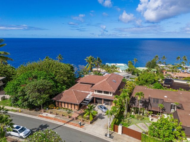 12 Lumahai Street, Honolulu, HI 96825