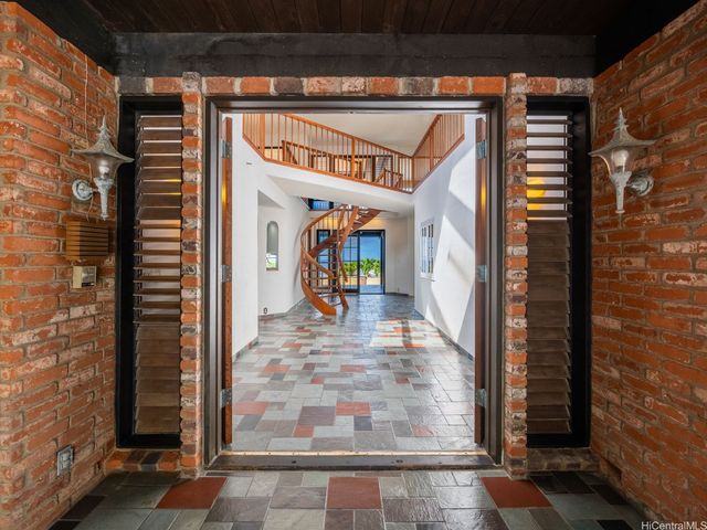 12 Lumahai Street, Honolulu, HI 96825