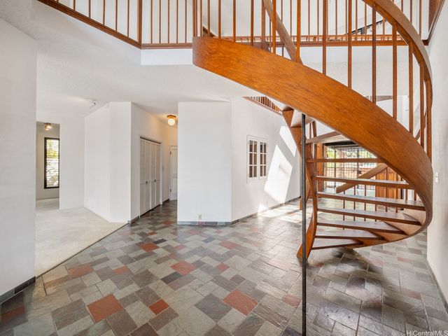 12 Lumahai Street, Honolulu, HI 96825