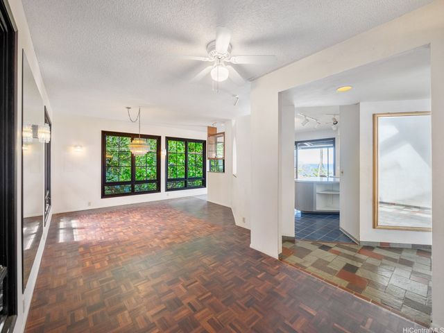 12 Lumahai Street, Honolulu, HI 96825