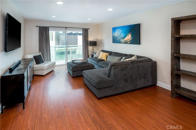 15 15th Street 8, Hermosa Beach, CA 90254
