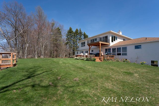 8937 S Indian Hills Road, Montague, MI 49437