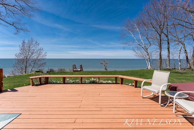 8937 S Indian Hills Road, Montague, MI 49437