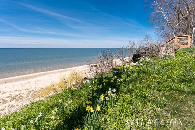 8937 S Indian Hills Road, Montague, MI 49437