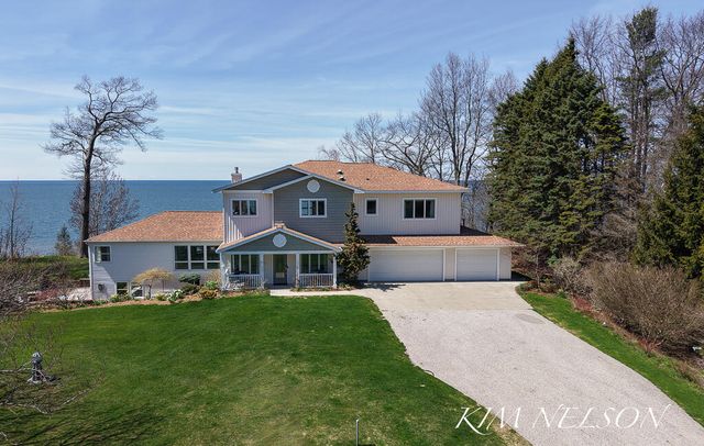 8937 S Indian Hills Road, Montague, MI 49437