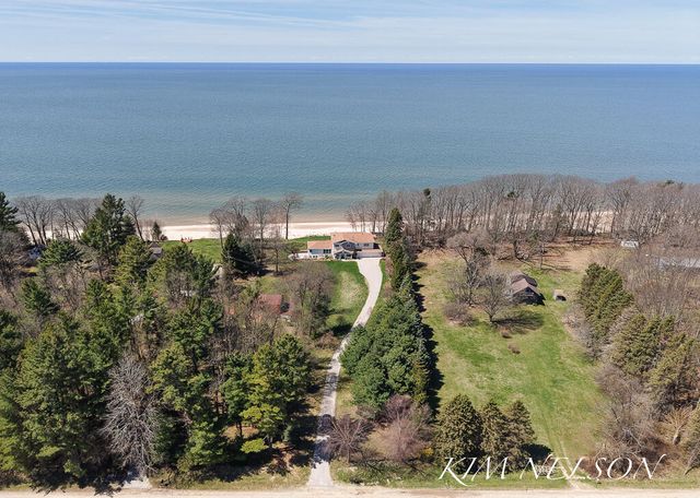 8937 S Indian Hills Road, Montague, MI 49437