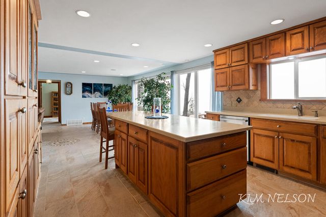 8937 S Indian Hills Road, Montague, MI 49437