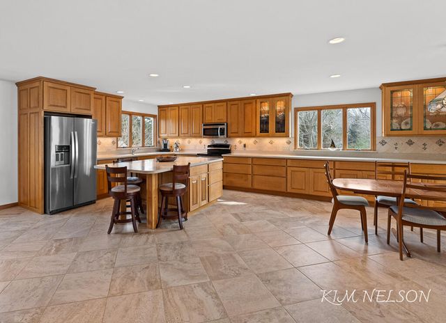 8937 S Indian Hills Road, Montague, MI 49437